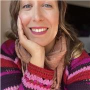 Mi enfoque reside en aprender a través del juego (para los más peques) y los intereses e inquietudes del alumno para los adultos. Puntualmente acompaño a adultos que quieran practicar inglés oral y gramática a través de conversaciones, lecturas, entrevist